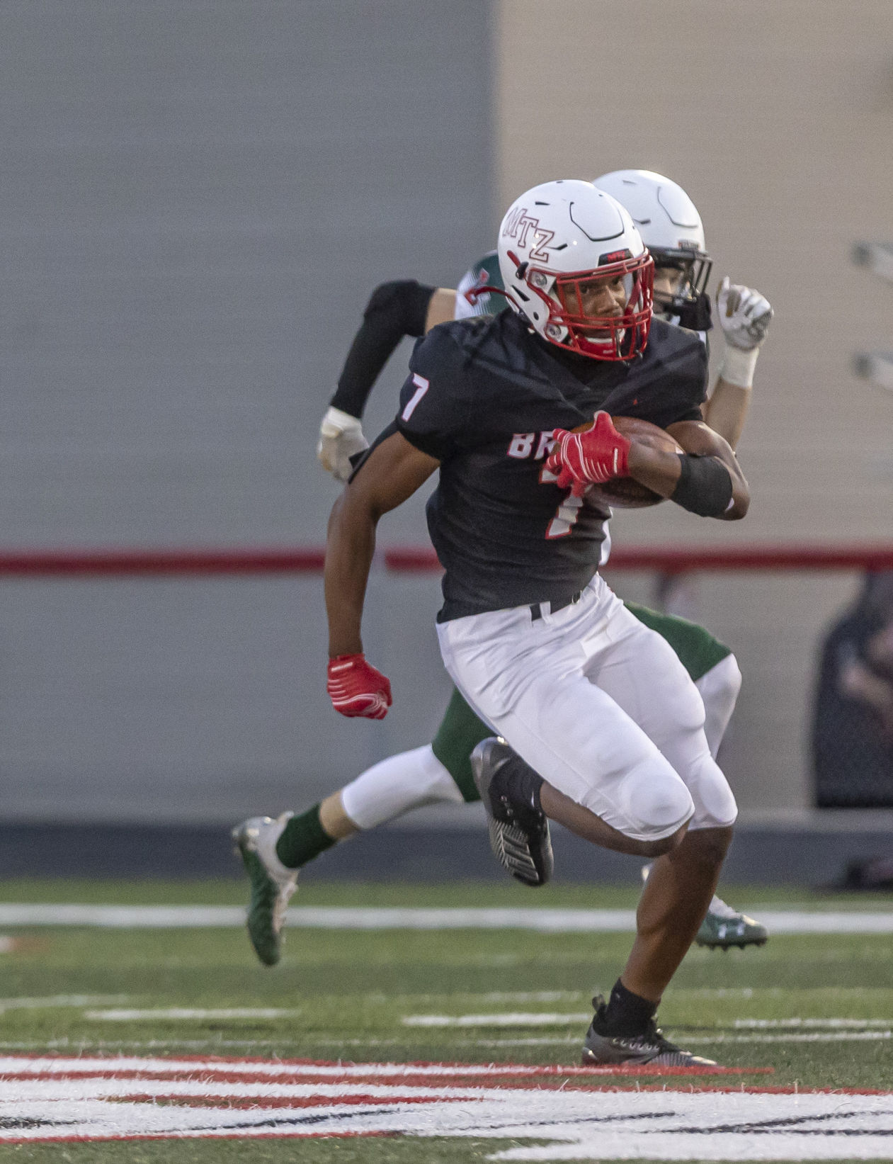 MTZ Lincoln football gallery 27 040921.JPG